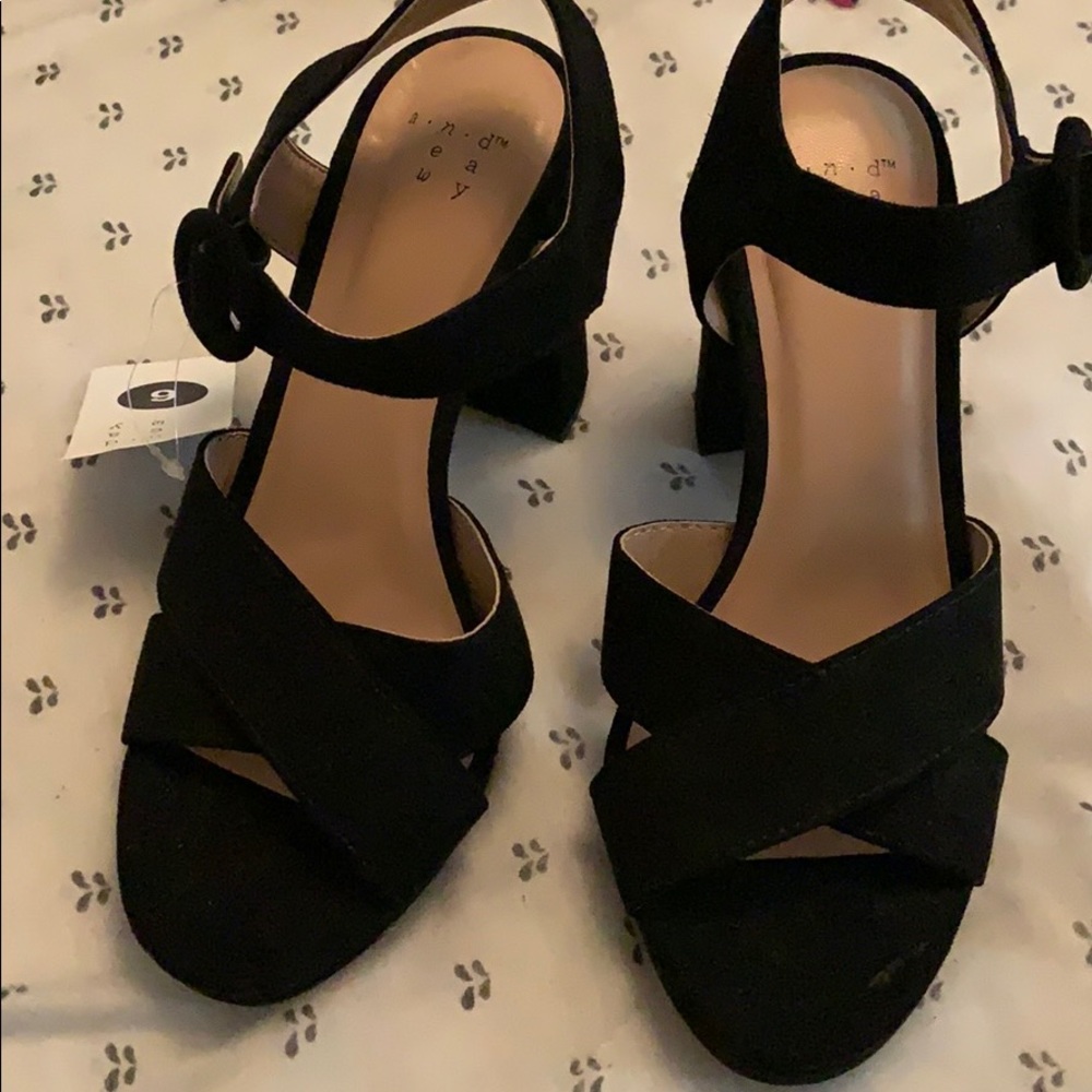 Women sandal.Brand new.